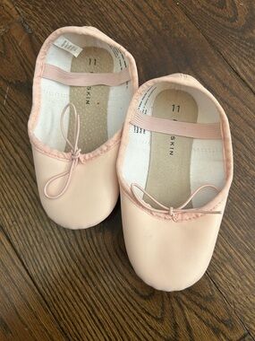 Danskin Girls Ballet Flats in Light Pink with Elastic Strap